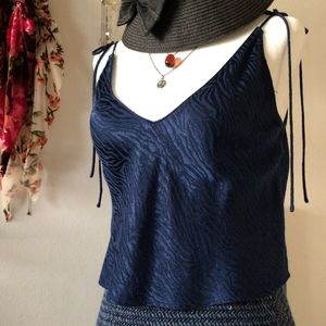 🍑 VS Blue  Strap Tie Crop Top